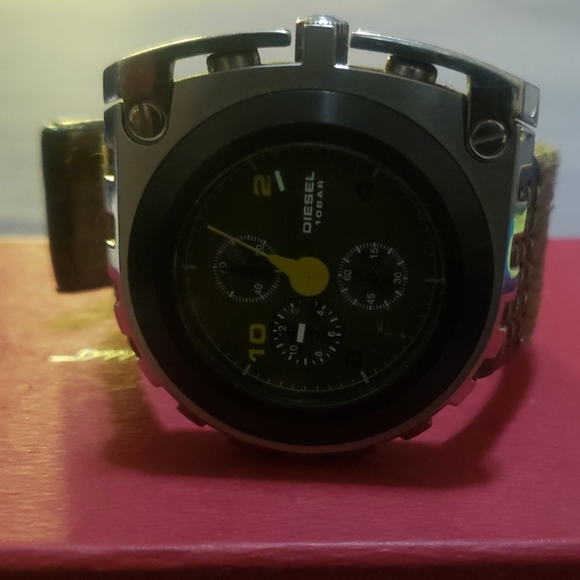 Authentic Diesel Watch ⌚ 👌 - Picture 7 of 11